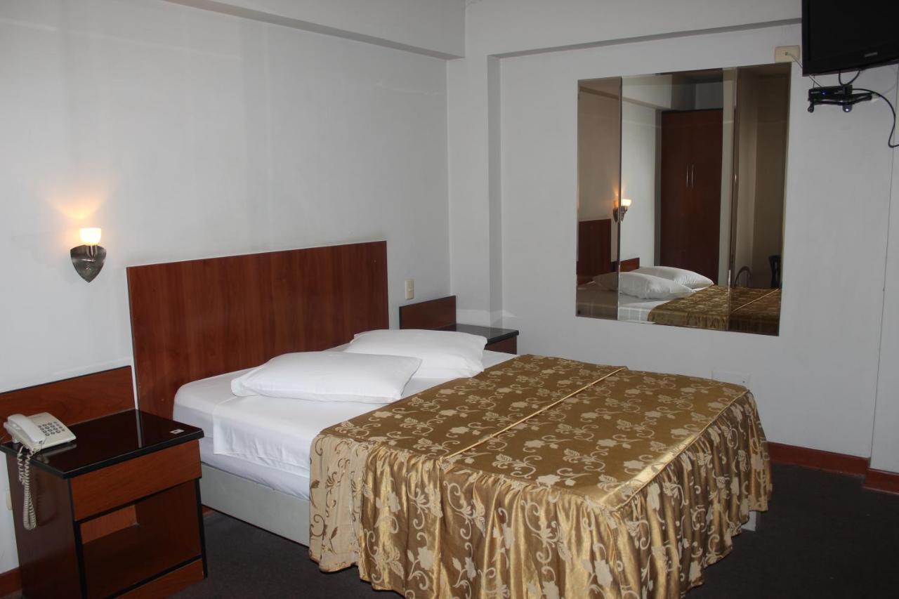 Hostal Bond Lima Exterior foto